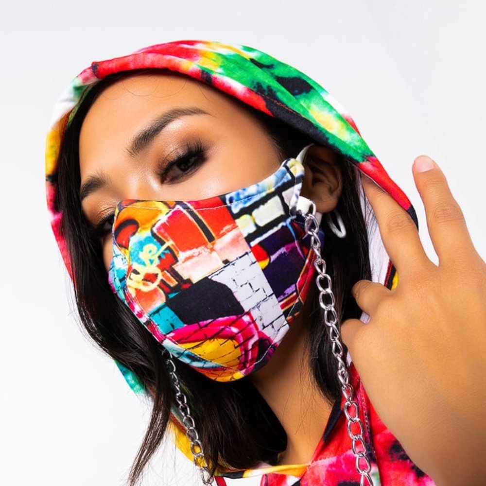 GRAFFITI FACE MASK WITH CHAIN